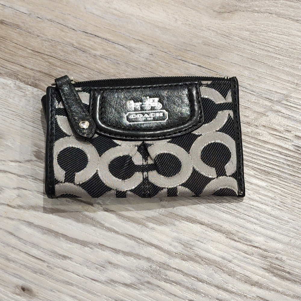 Vintage Coach Horse & Carriage Coin Purse in Black and Silver